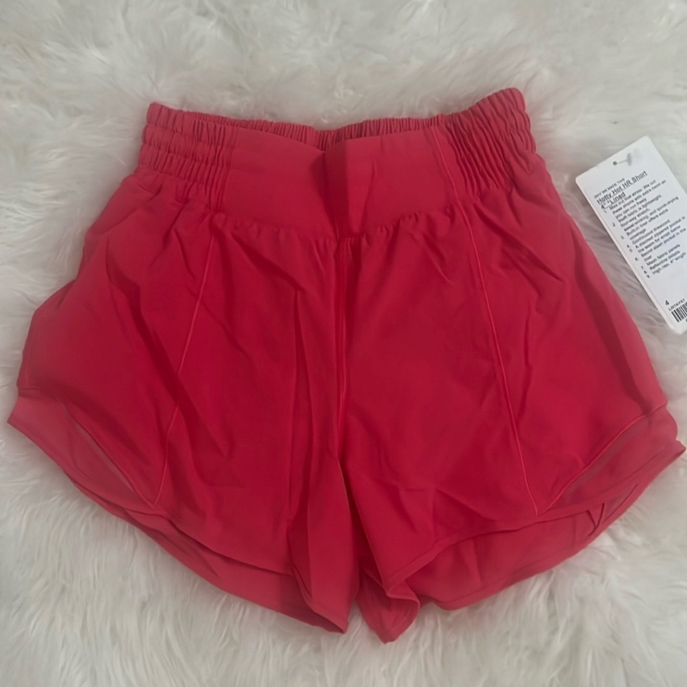 Lululemon Hotty Hot High-Rise Lined Short 4"
Glaze Pink Size 4